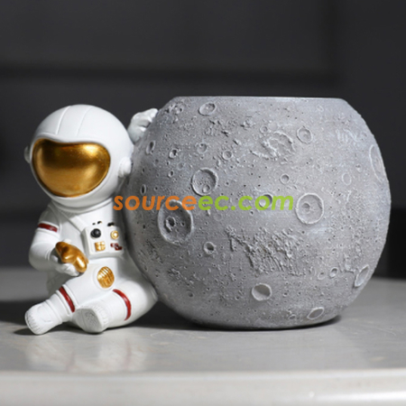 Cute Spaceman Pen Holder